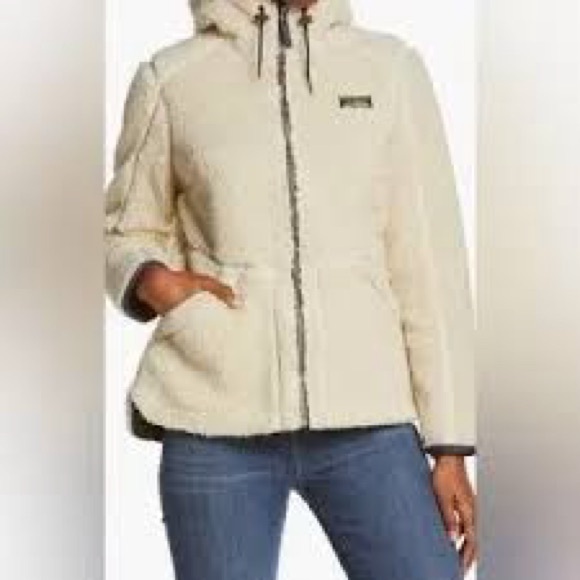 L.L. Bean Cream Teddy Jacket
Ll bean mountain pile fleece coat - Picture 6 of 6